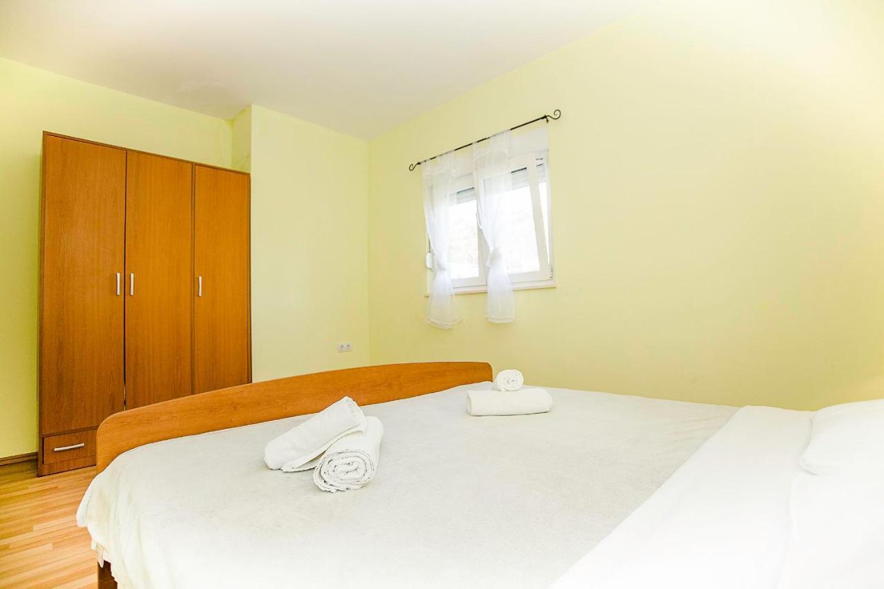 Apartments Krsticevic เคล็ค ภายนอก รูปภาพ