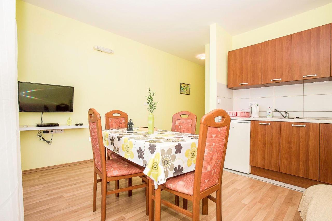 Apartments Krsticevic เคล็ค ภายนอก รูปภาพ