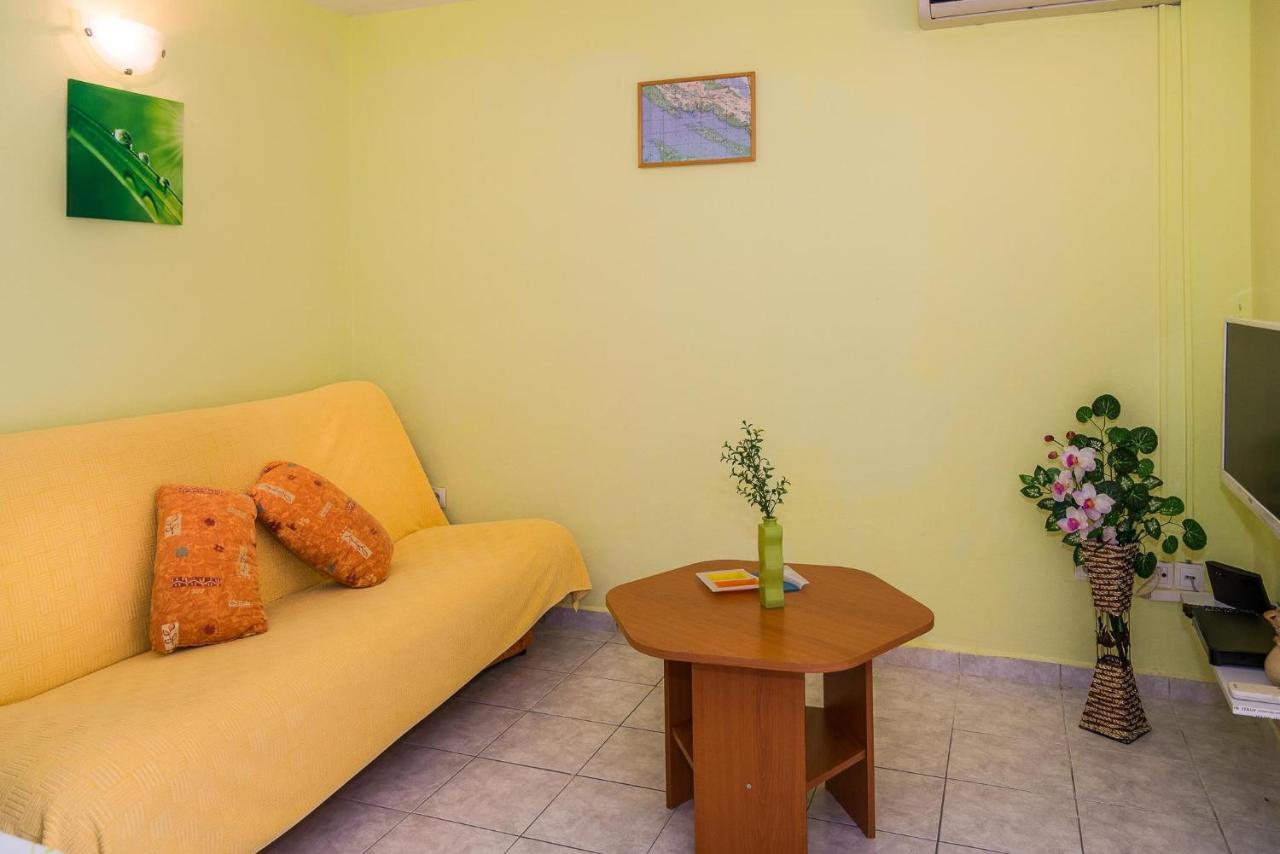 Apartments Krsticevic เคล็ค ภายนอก รูปภาพ
