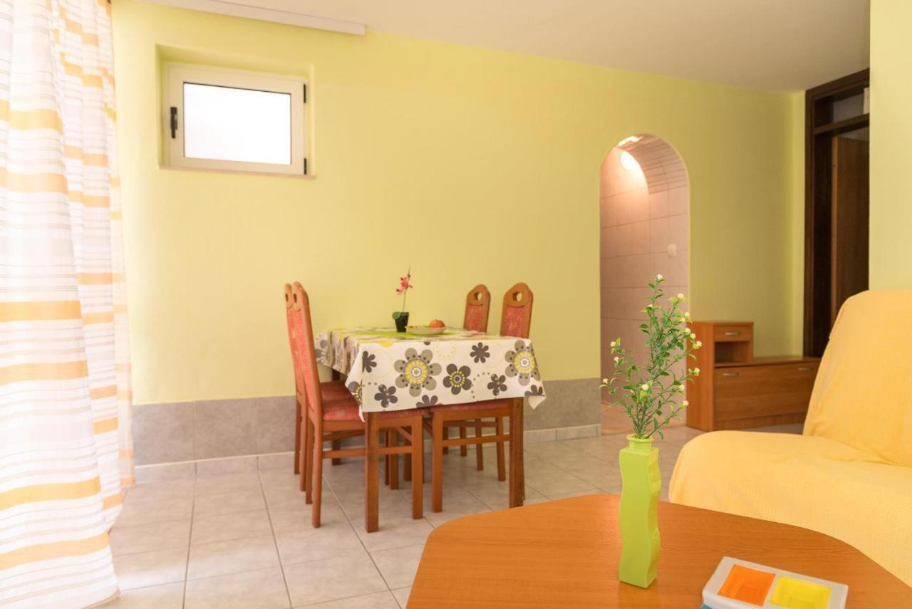 Apartments Krsticevic เคล็ค ภายนอก รูปภาพ